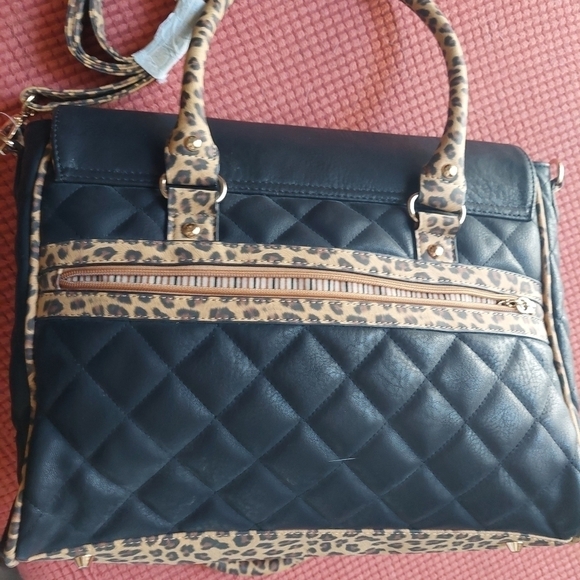 Joanel Quilted & Plain Black & Faux Leopard Trim Handbag (Large) - Picture 3 of 16